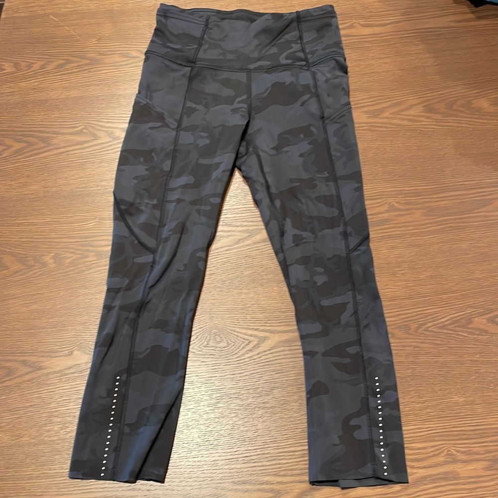 LULULEMON - size 2 - cropped high rise leggings - dark camo